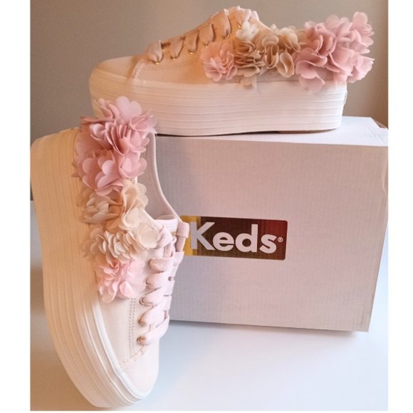 🌼🌺Host Pick🌺🌼 New Keds Sneakers Size 5 - Picture 1 of 8
